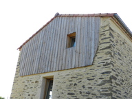 View BARDAGE EXTERIEUR RENOVATION MAISON PIERRE